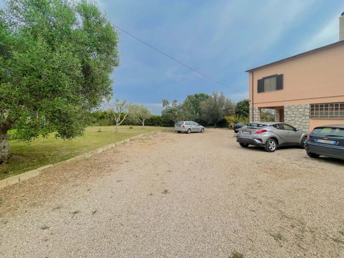 Villa In Campagna Tra Natura E Verde มอนตัลโต ดิ กัสโตร ภายนอก รูปภาพ