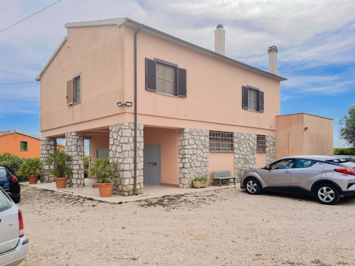 Villa In Campagna Tra Natura E Verde มอนตัลโต ดิ กัสโตร ภายนอก รูปภาพ